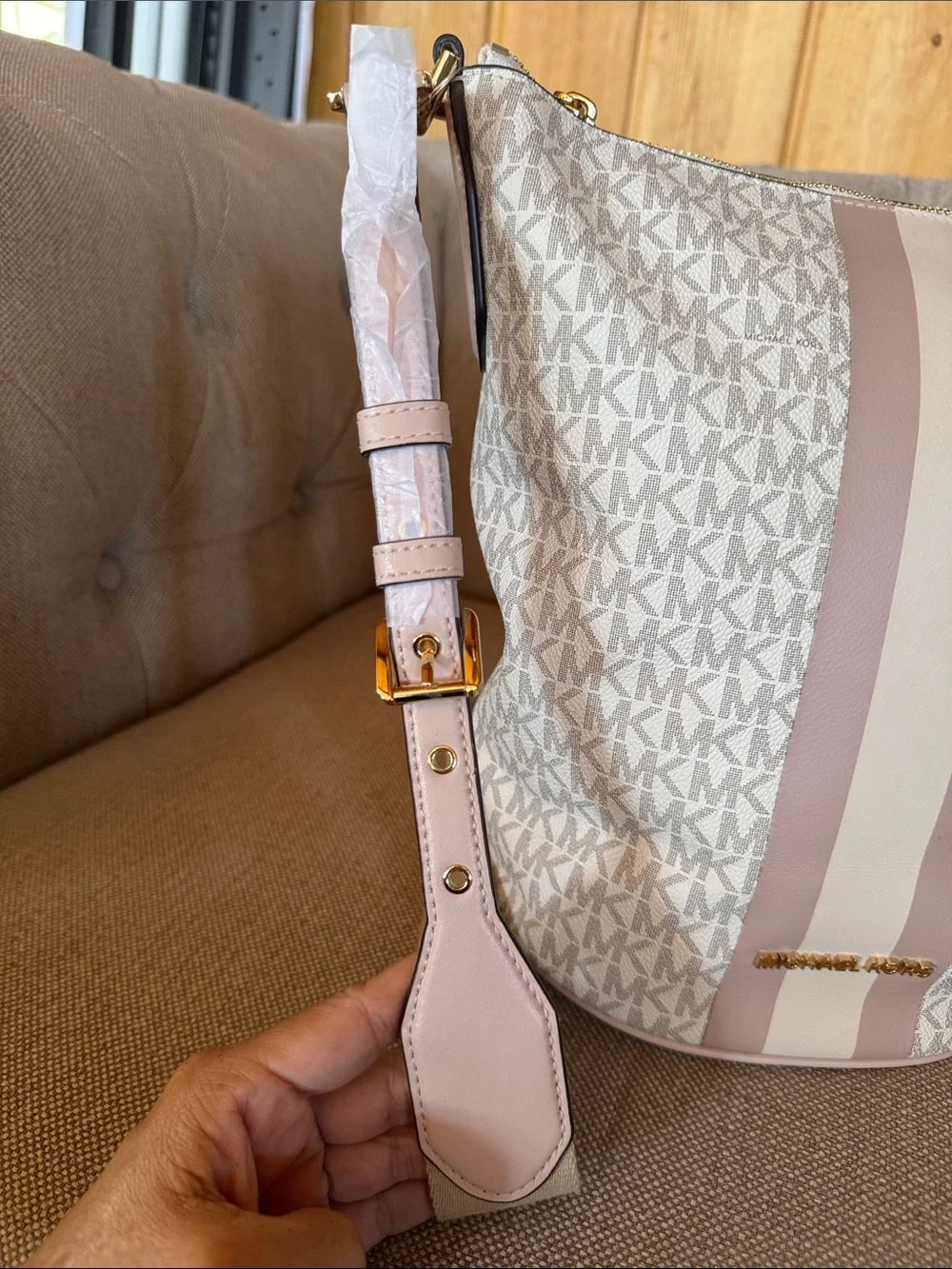 BNWT Michael Kors Cream & Pink Signature Stripe Bucket Shoulder Bag